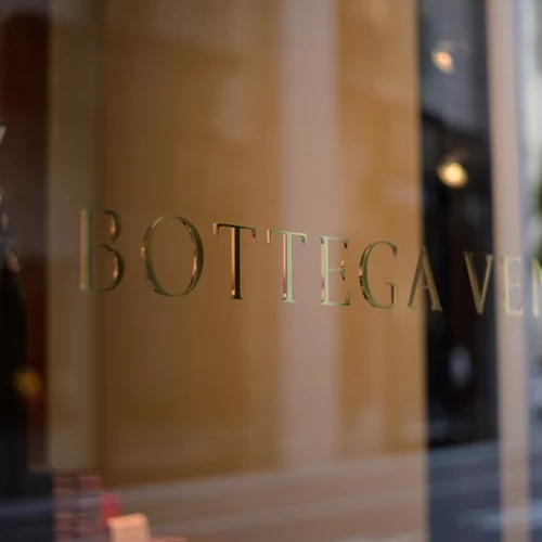 Ο Bottega Veneta ανοίγει τον δικό του δρόμο για ψηφιακό περιεχόμενο με το ISSUE 01