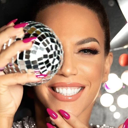 Η Κατερίνα Στικούδη είναι αλλεργική στον καθωσπρεπισμό