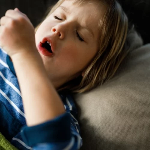 Το σπιτικό σιρόπι για τον βήχα που προτείνει η παιδίατρος