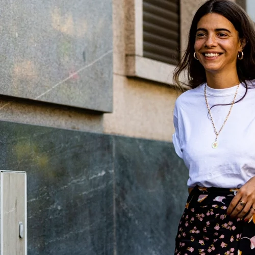 Τα πιο κομψά καλοκαιρινά tops που ταιριάζουν τέλεια με σορτς και mini φούστες