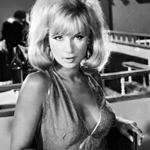 56 χρόνια πριν | Η σπάνια φωτογραφία της Αλίκης Βουγιουκλάκη σε προχωρημένη εγκυμοσύνη