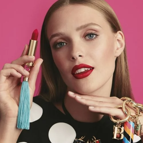 Αυτό είναι το καλύτερο, custom-made κραγιόν για ενυδάτωση και πλούσιο χρώμα στα χείλη