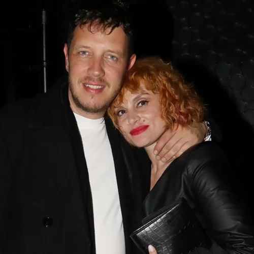 Ελεωνόρα Ζουγανέλη | "Δεν κατάλαβα ποτέ τα fake news περί εγκυμοσύνης. Μπορεί επειδή έχω λόρδωση και πετάγεται η κοιλιά μου"