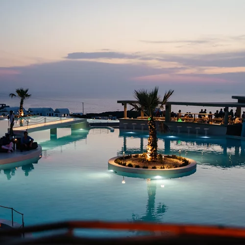 Οι Duo Violins στο Pacman στην Σαντορίνη | Εδώ χτυπά ο ρυθμός του καλοκαιριού