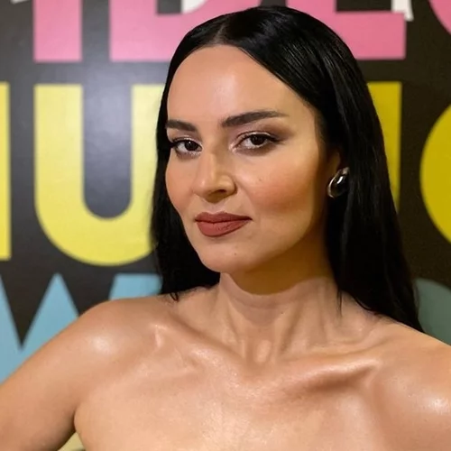 Η Ζενεβιέβ Μαζαρί και ο Βασίλης Καρύδης είναι το πιο stylish ζευγάρι | Η ανάρτηση για τα 8 χρόνια γάμου