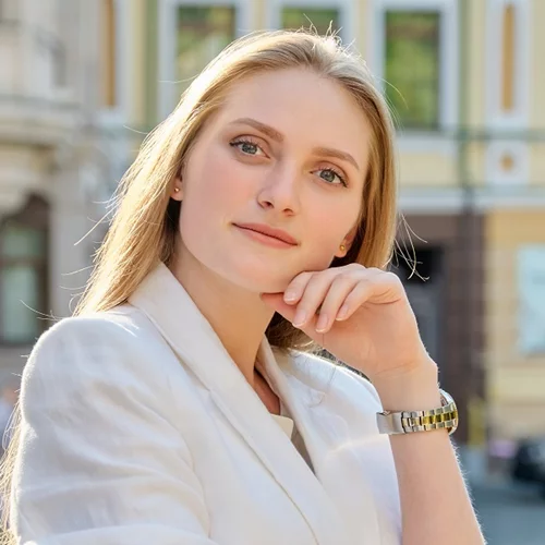 Σακούλες κάτω από τα μάτια; Οι καλύτερες κρέμες που μπορείς να αγοράσεις τώρα