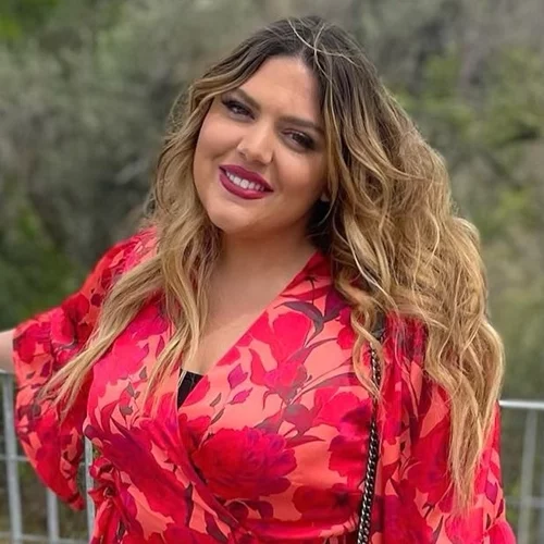 Το σορτς της Δανάης Μπάρκα είναι το πιο stylish bottom για τη μεταβατική περίοδο που διανύουμε