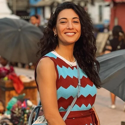 Η Ευγενία Σαμαρά δημιούργησε το πιο κομψό double denim σύνολο για το φθινόπωρο