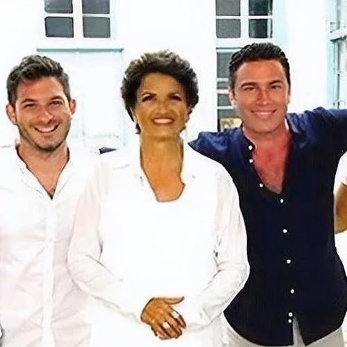 Κάρολος Βιδάλης | Ο Μάριος Φραγκούλης αποχαιρετά τον γιο της Μαίρης Βιδάλη