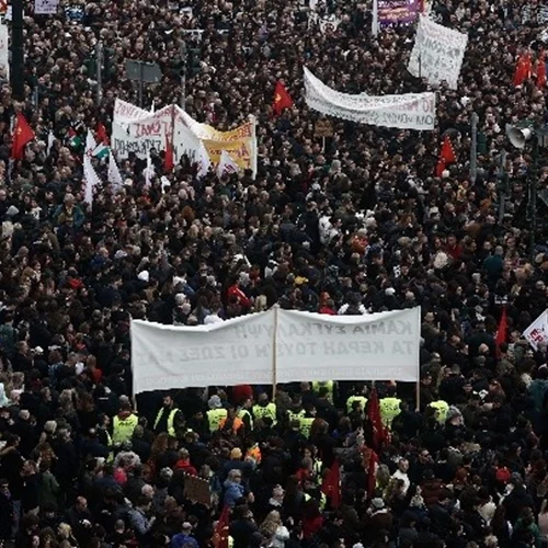 Σύνταγμα Live: Λεπτό προς λεπτό οι μεγάλες συγκεντρώσεις για τα Τέμπη - Λαοθάλασσα στο Σύνταγμα από νωρίς