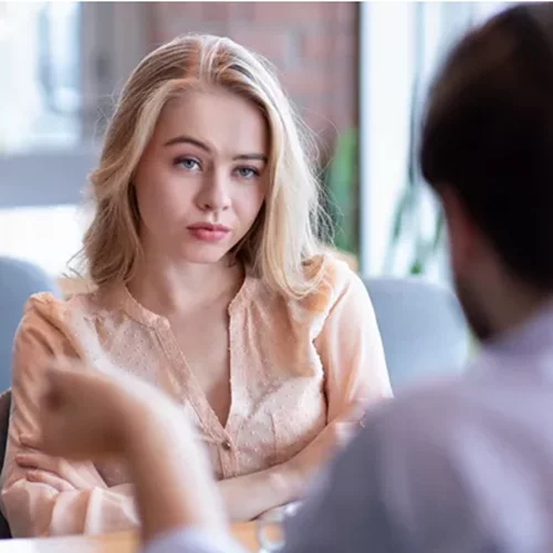 Μη διαθέσιμος | 13 σημάδια που μαρτυρούν πως το άτομο που σε ενδιαφέρει δεν θέλει να δεθεί συναισθηματικά