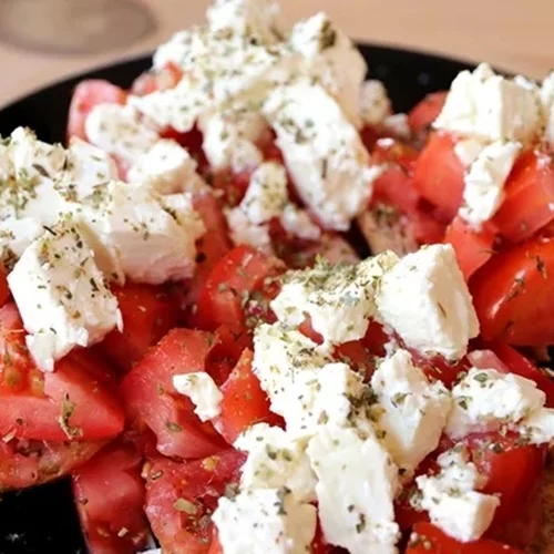 Ντάκος χωρίς φέτα | Οι καλύτερες εναλλακτικές τυριών για τη σαλάτα σου