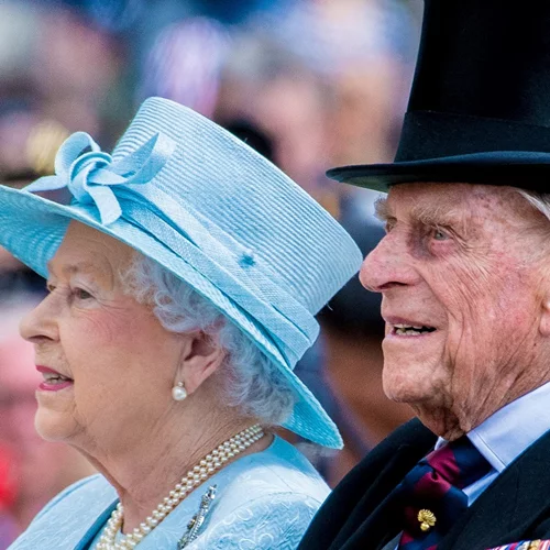 Ο συμβολισμός πίσω από το στεφάνι που κατέθεσε η βασίλισσα στη μνήμη του Φιλίππου