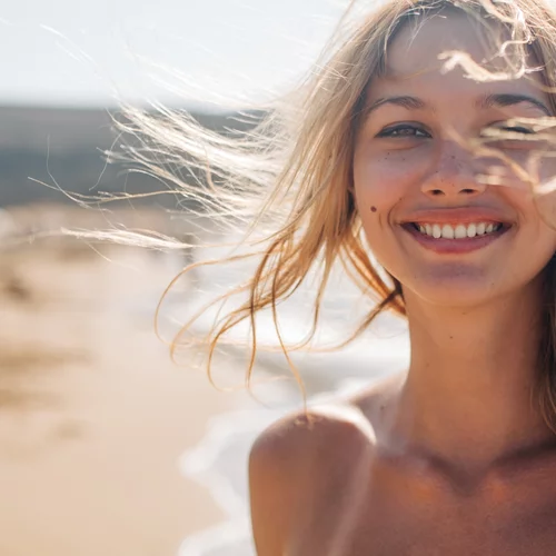 Γιατί το καλοκαίρι το δέρμα μας χρειάζεται περισσότερη βιταμίνη C;