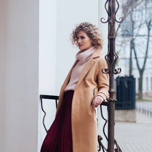 Τα πιο κομψά looks που μπορείς να δημιουργήσεις τον χειμώνα με τα πουλόβερ σου