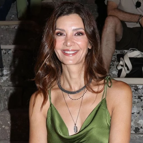 Η Κατερίνα Λέχου φόρεσε το κολακευτικό παντελόνι που θα αντικαταστήσει το τζιν σου φέτος την άνοιξη