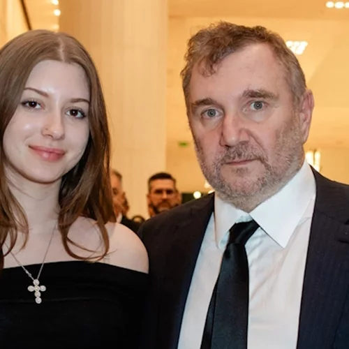 Πρώτη δημόσια εμφάνιση για τον Παύλο Ν. Βαρδινογιάννη και τη μεγάλη κόρη του, Ανδριάνα