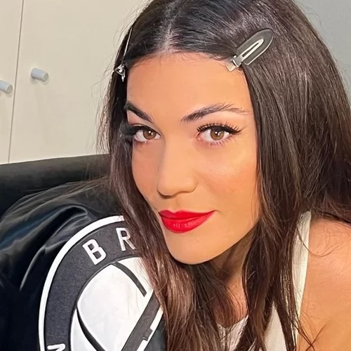Ήβη Αδάμου | Το liquid lipstick που δεν αποχωρίζεται ποτέ χαρίζει τα πιο juicy χείλη