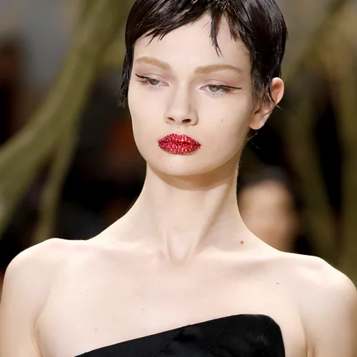 Μια αναδρομή στα ωραιότερα beauty looks του οίκου Dior της τελευταίας δεκαετίας
