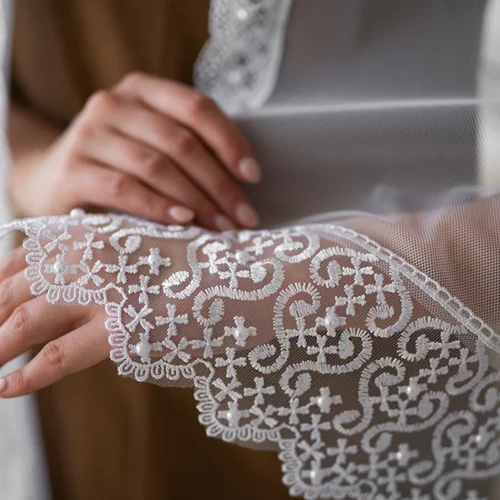 "Ξεχασμένες Δαντέλες, Νέα Πνοή": Μια υπέροχη έκθεση στον Κήπο του Εθνικού Αρχαιολογικού Μουσείου