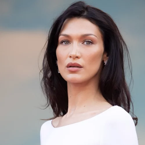 Αυτά τα πέδιλα από τη Zara θα σε κάνουν να πεις "ναι" σε όλες τις προσκλήσεις για καλοκαιρινά πάρτι