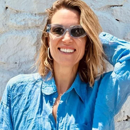 Η Βίκυ Καγιά φόρεσε το παρεό με τον αγαπημένο τρόπο των Γαλλίδων