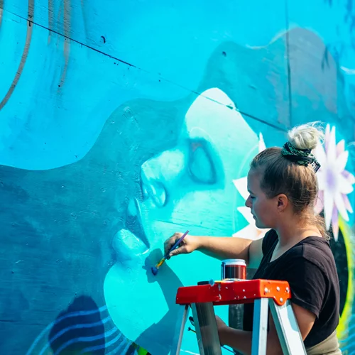 Η Shamsia Hassani, η πρώτη καλλιτέχνης δρόμου στο Αφγανιστάν, εξομολογείται