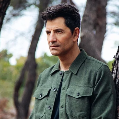 Ο Σάκης Ρουβάς σε ρόλο μανάβη στον κήπο του | Το βίντεο που δημοσίευσε