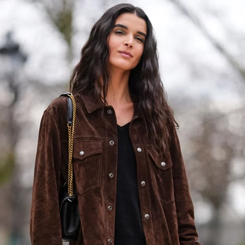 3 λόγοι που αυτό το suede πανωφόρι από τη Zara έχει γίνει viral στο TikTok;