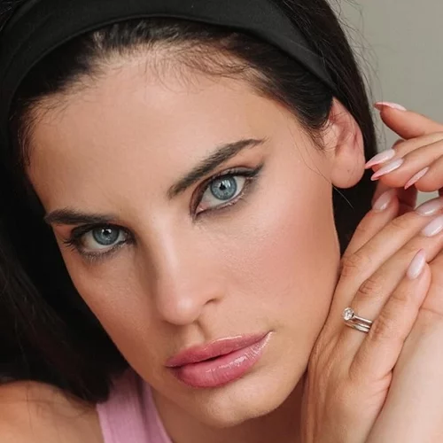 Χριστινα Μπόμπα | To αγαπημένο της lip gloss έχει κάνει χαμό στα social media