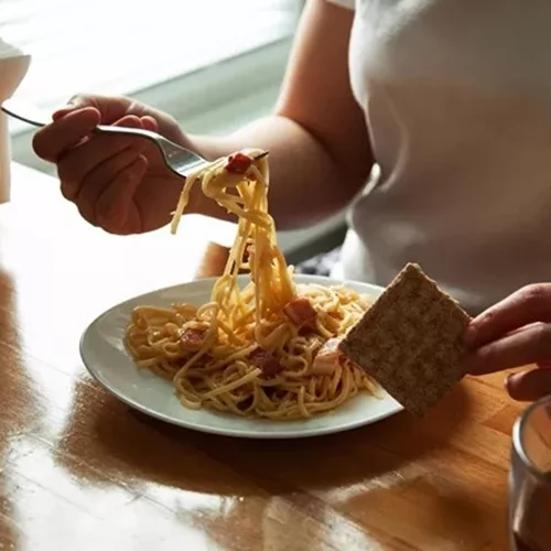 Μακαρόνια με ψωμί | Τελικά παχαίνει αυτός ο συνδυασμός υδατανθράκων;