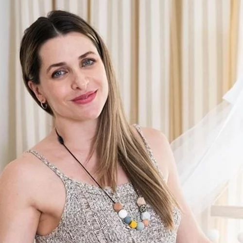 Κόντρα στον καύσωνα | Η νυχτερινή βόλτα της Βασιλικής Τρουφάκου με τον νεογέννητο γιο της