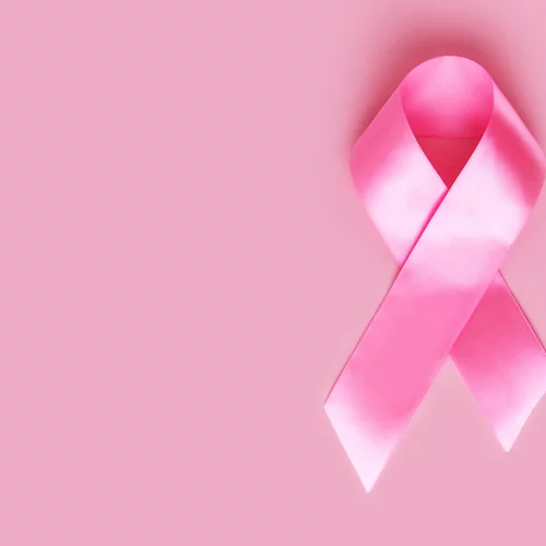 Στα "ροζ" για τον καρκίνο του μαστού το Πανεπιστήμιο Αθηνών, στη μνήμη της Φώφης Γεννηματά (εικόνες)