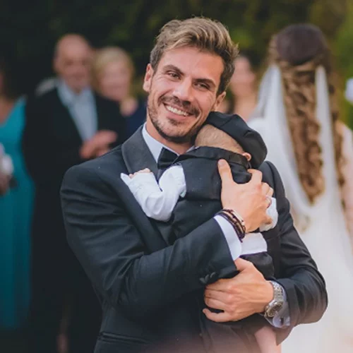 Γενέθλια για τον Άκη Πετρετζίκη | Η ηλικία και οι τούρτες του super dad