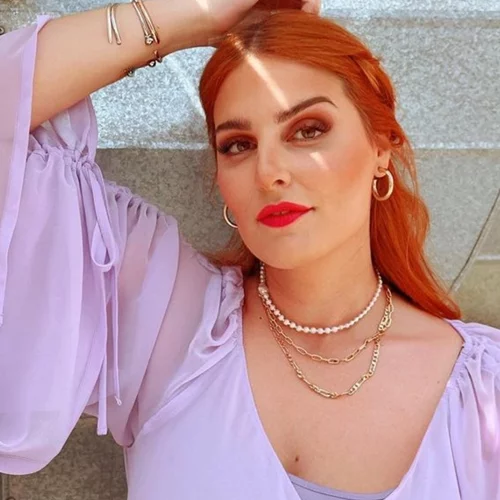 Η Εβελίνα Νικόλιζα φόρεσε το πιο κολακευτικό λευκό φόρεμα του καλοκαιριού