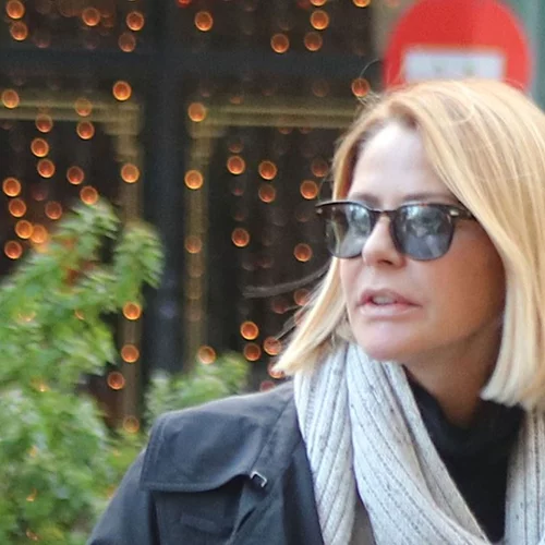 Τζένη Μπαλατσινού | Η επίσκεψη στην Παλιά Βουλή στο κέντρο της Αθήνας