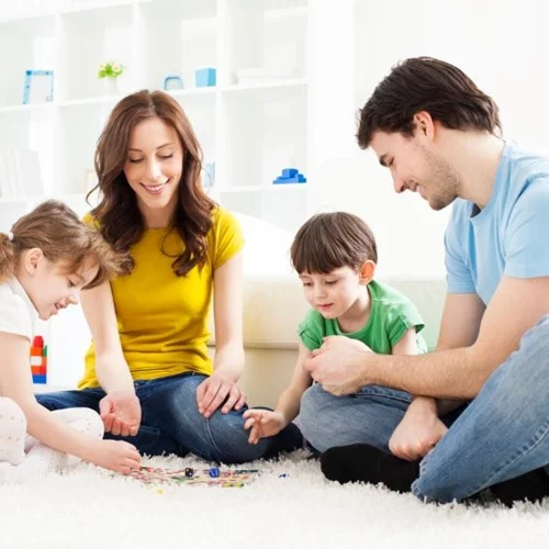 Βρήκαμε τα επιτραπέζια παιχνίδια που είναι διασκεδαστικά για όλη την οικογένεια και ενισχύουν τις ικανότητες των παιδιών