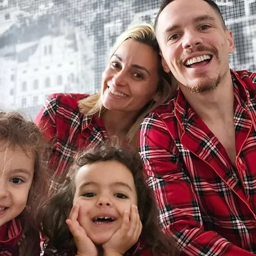 Ο πιο τρυφερός μπαμπάς | Ο Λευτέρης Πετρούνιας αγκαλιά με την πεντάχρονη κόρη του, Σοφία