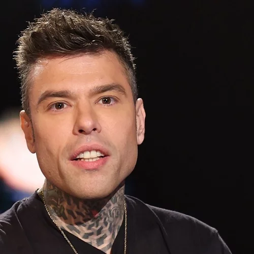 Ο Fedez αφηγείται το τέλος του γάμου του με την Chiara Ferragni και την απόπειρα αυτοκτονίας στο πρώτο του βιβλίο