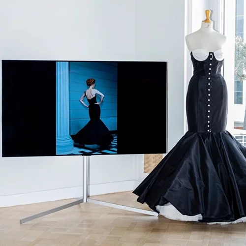 Σαν έργο τέχνης | Η νέα συνεργασία της LG με την Βίκυ Κουλιανού θολώνει τα όρια μεταξύ αισθητικής και τεχνολογίας