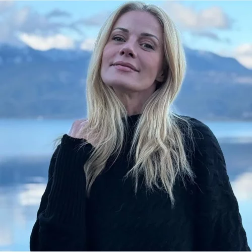 Ζέτα Μακρυπούλια | Έτσι καταφέρνει να δείχνει 10 χρόνια νεότερη