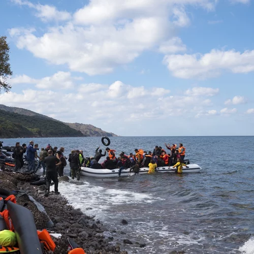 Σε πλήρη εξέλιξη οι έρευνες για το ναυάγιο στην Πύλο - Συγγενείς επιβαινόντων στο αλιευτικό σκάφος αναζητούν τους δικούς τους