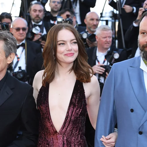 Γιώργος Λάνθιμος | Το θερμό πεντάλεπτο χειροκρότημα στην παγκόσμια πρεμιέρα της νέας του ταινίας, στο Φεστιβάλ των Καννών