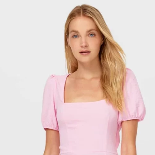 Αυτό το Stradivarius φόρεμα είναι τέλειο για καλοκαιρινούς γάμους και κοστίζει λιγότερο από 30 ευρώ