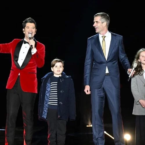 Πρωτοχρονιά 2022 | Οι στιγμές που ξεχώρισαν από τη λαμπερή συναυλία του Σάκη Ρουβά στον Λυκαβηττό