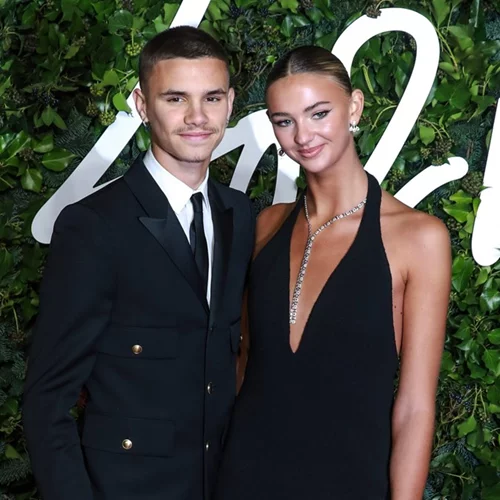 Romeo Beckham | Η πρώτη του εμφάνιση στο κόκκινο χαλί με τη σύντροφό του Mia Regan