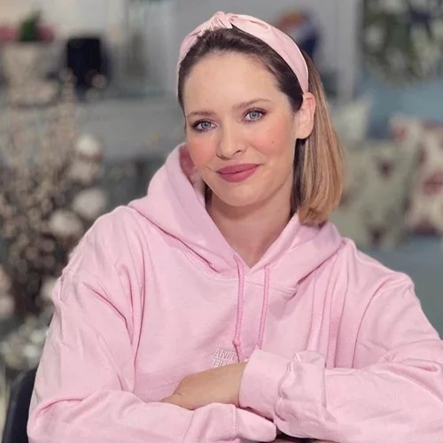 Ανίτα Μπραντ | Με τους τρεις γιους της κάτω από το χριστουγεννιάτικο δέντρο