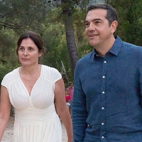 Η Μπέτυ Μπαζιάνα στα κόκκινα | Η εντυπωσιακή εμφάνιση στο πλευρό του Αλέξη Τσίπρα