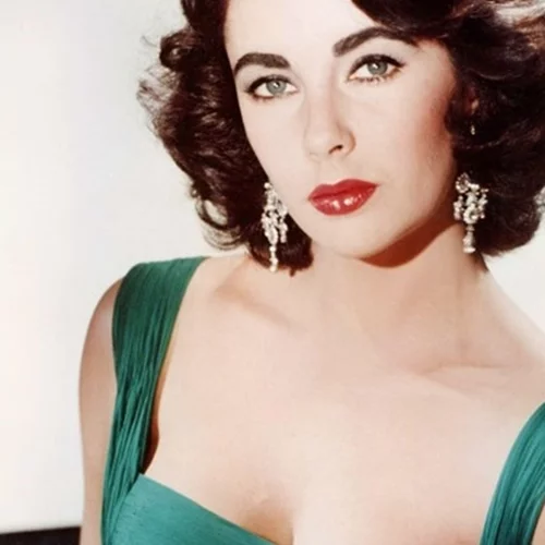 Η Elizabeth Taylor φορά το θρυλικό σετ διαμαντιών Cartier που της χάρισε ο Mike Todd