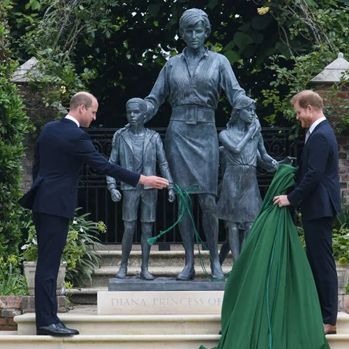 Πρίγκιπες William & Harry | Γιατί δεν εκφώνησαν ξεχωριστούς λόγους στην εκδήλωση για τη Diana